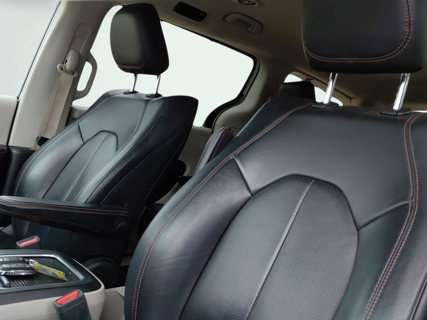 Used 2019 Chrysler Pacifica Touring-L Plus w/ Tire & Wheel Group FWD image 9