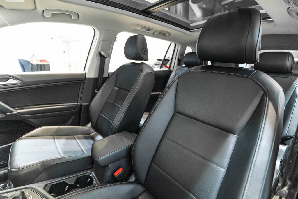 Used 2018 Volkswagen Tiguan SEL w/ 3rd Row Seat Package AWD/4WD image 6