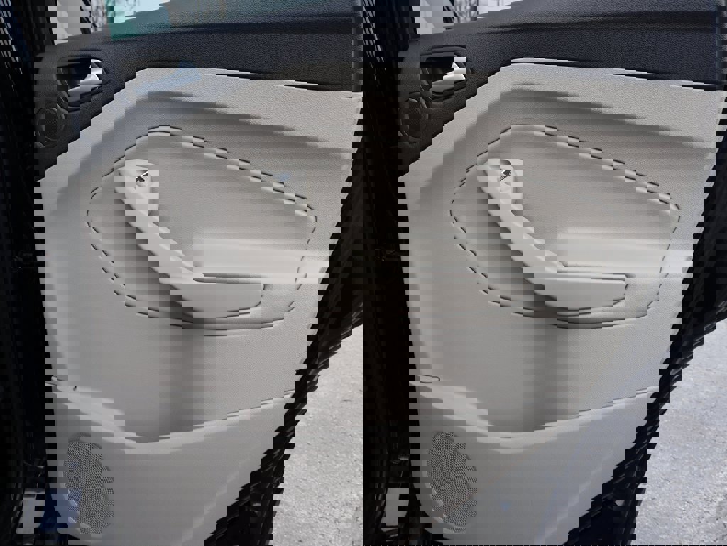 Used 2019 Ford Escape Titanium image 12