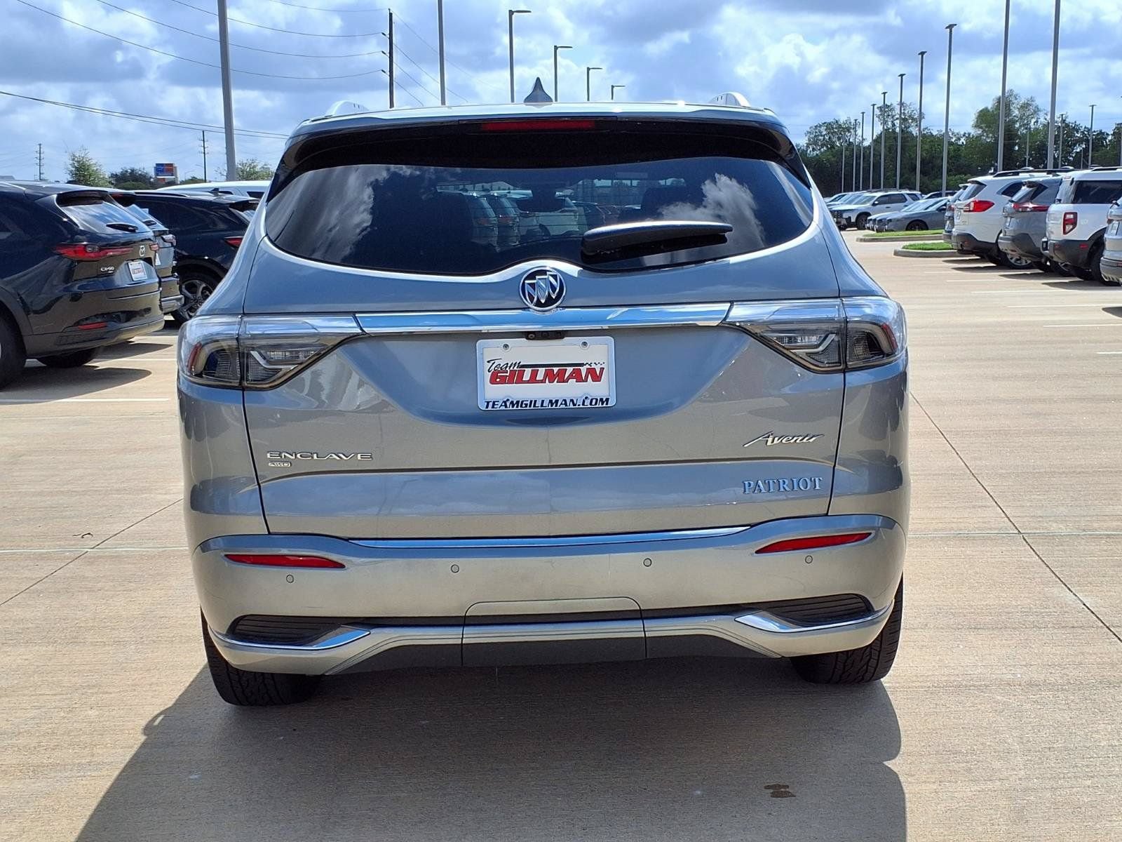 Used 2023 Buick Enclave Avenir w/ Avenir Technology Package AWD/4WD image 6