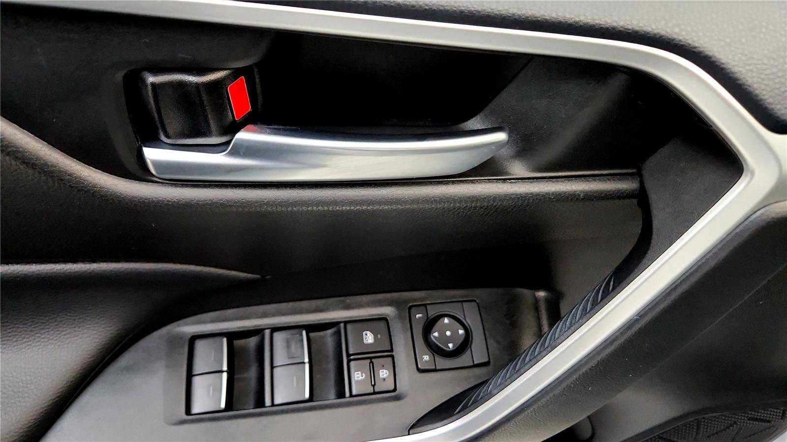 Used 2024 Toyota RAV4 XLE w/ Convenience Package image 23