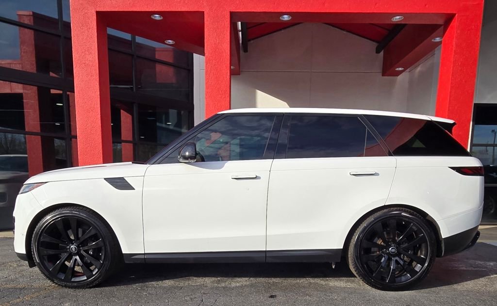 Used 2023 Land Rover Range Rover Sport SE AWD/4WD image 5