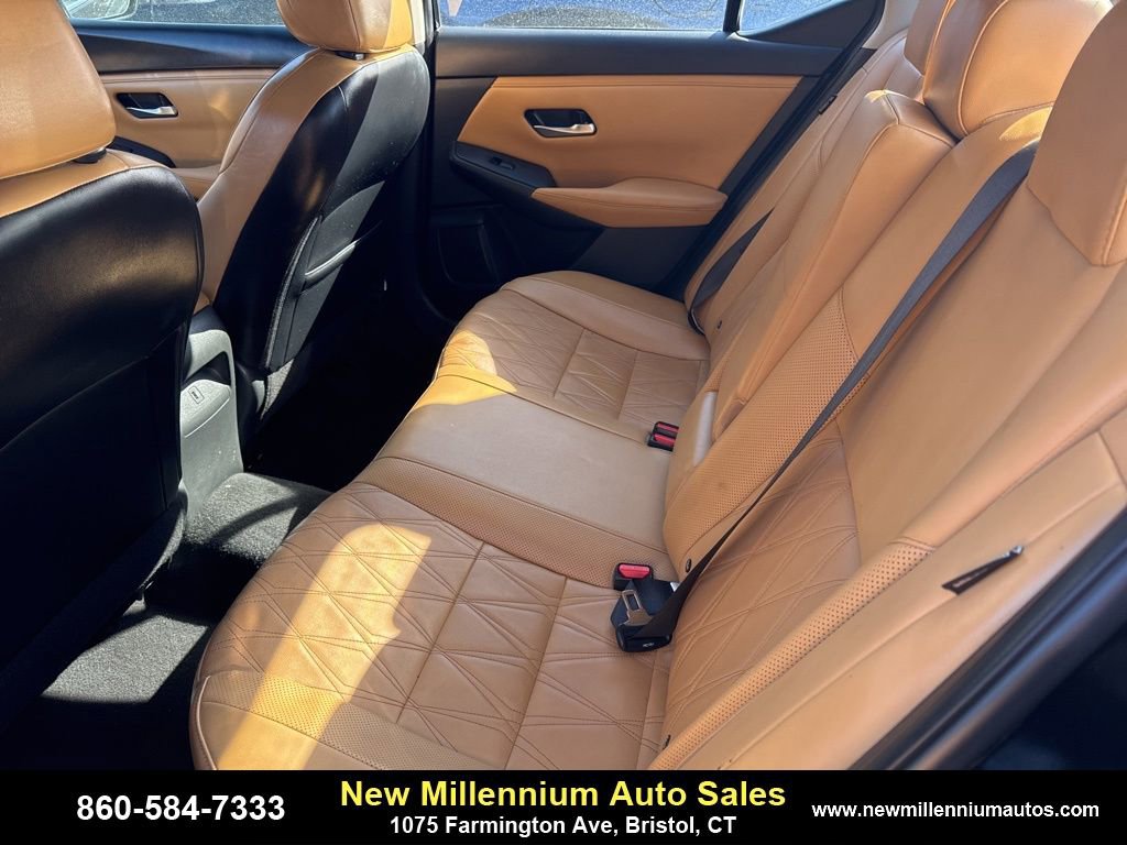 Used 2023 Nissan Sentra SV w/ SV Premium Package image 5