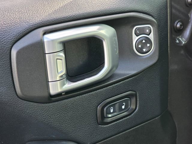 Used 2019 Jeep Wrangler Unlimited Sahara AWD/4WD image 25