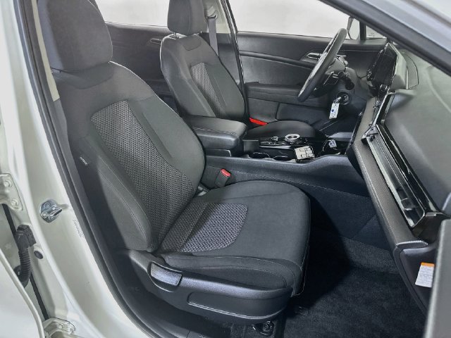 Used 2025 Kia Sportage LX AWD/4WD image 10