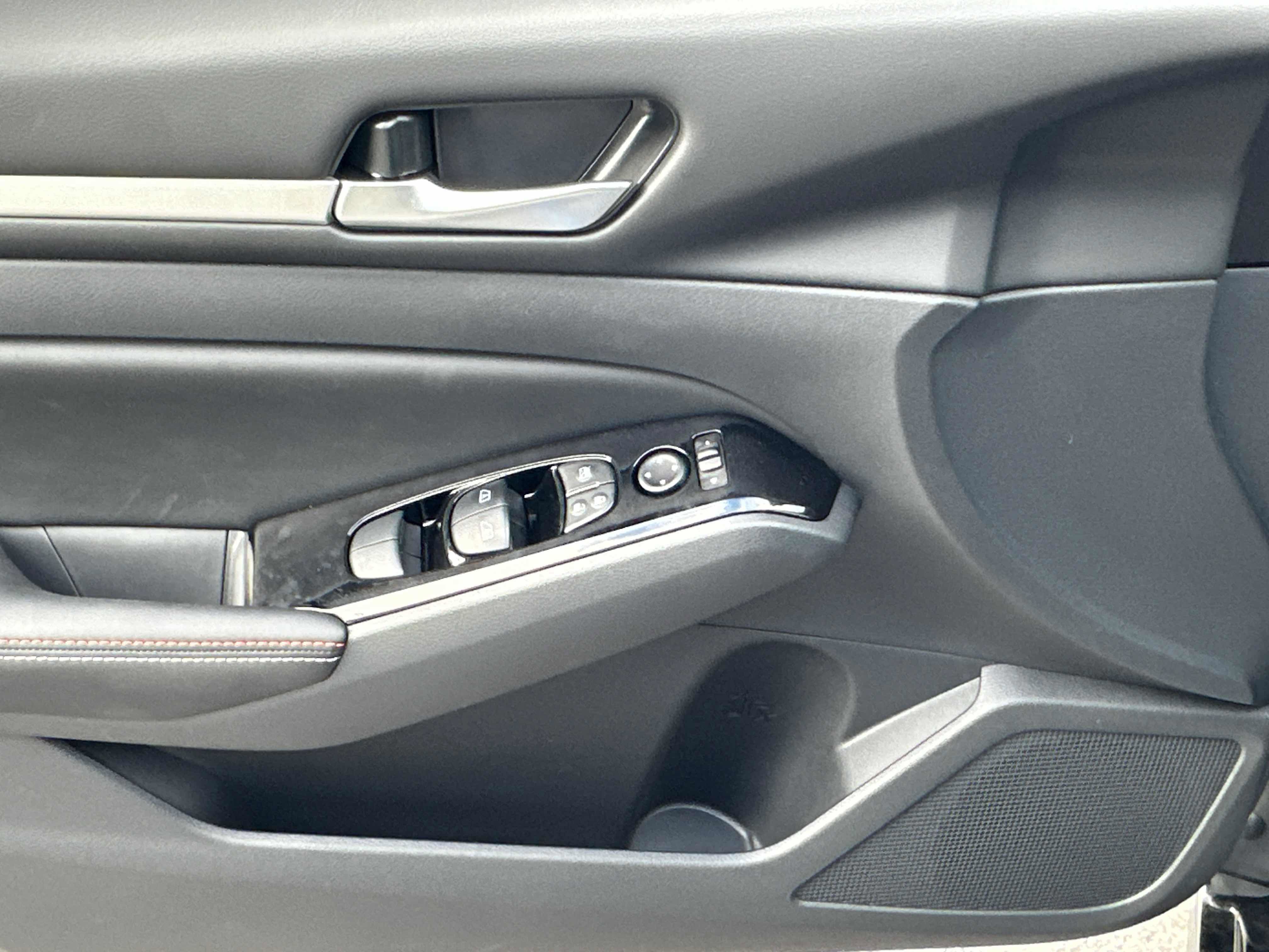 New 2025 Nissan Altima 2.5 SR w/ SR Premium Package image 17