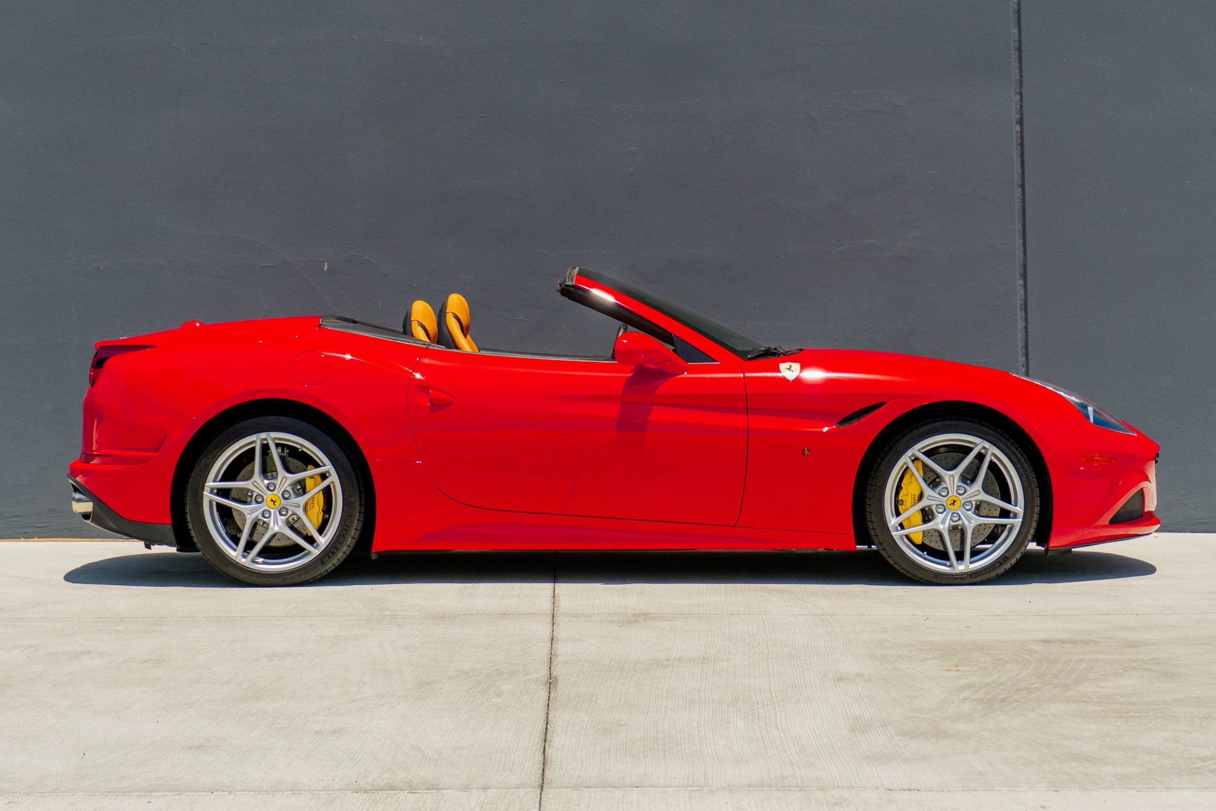 Used 2016 Ferrari California T RWD image 7