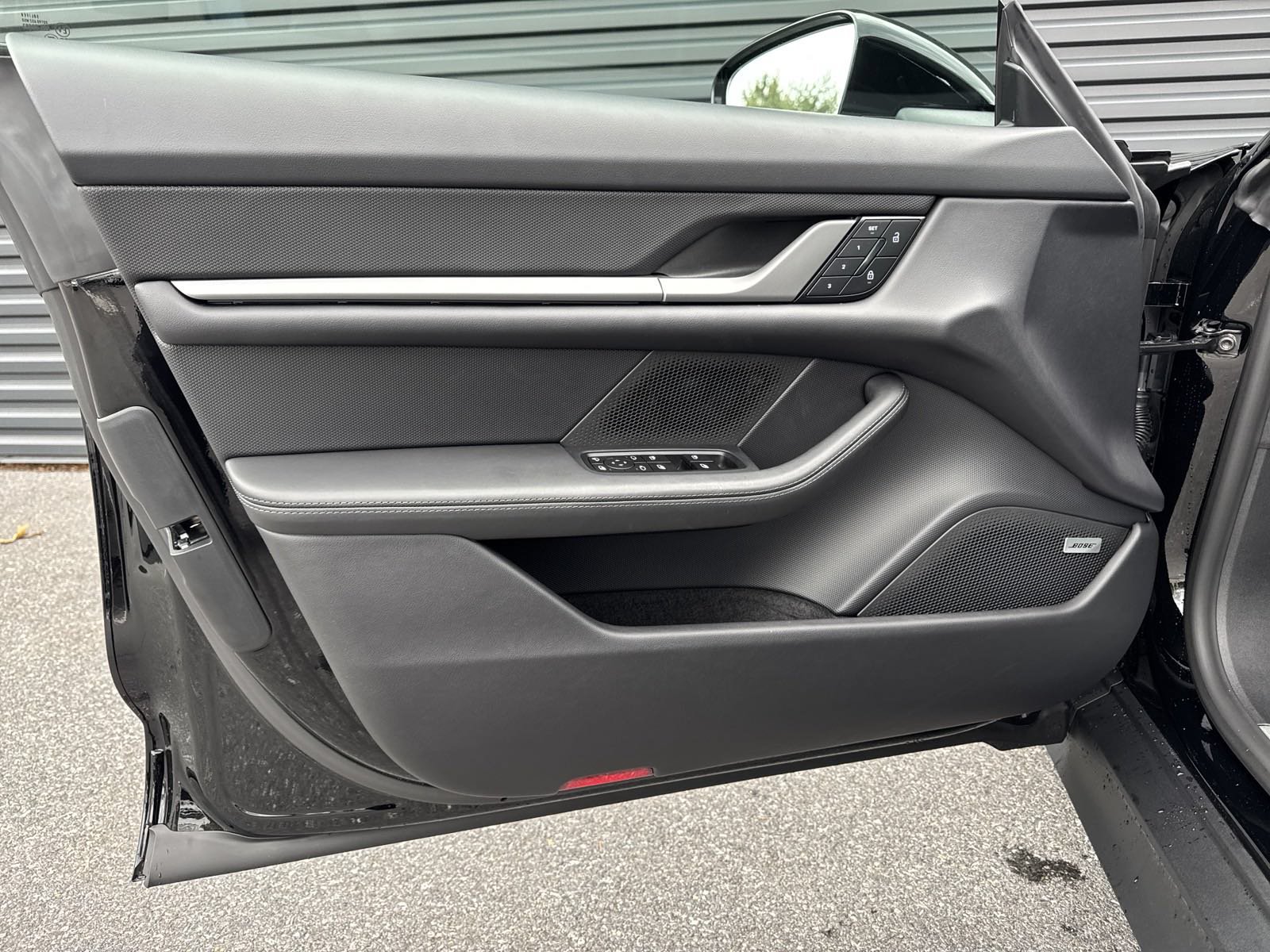 New 2025 Porsche Taycan w/ Premium Package RWD image 36