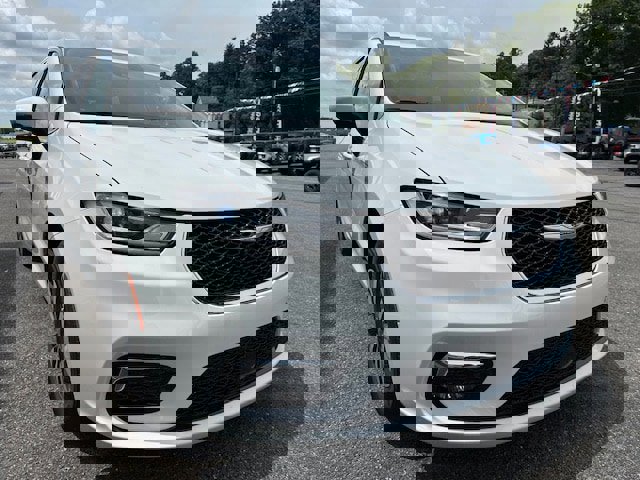 New 2023 Chrysler Pacifica Touring-L image 4