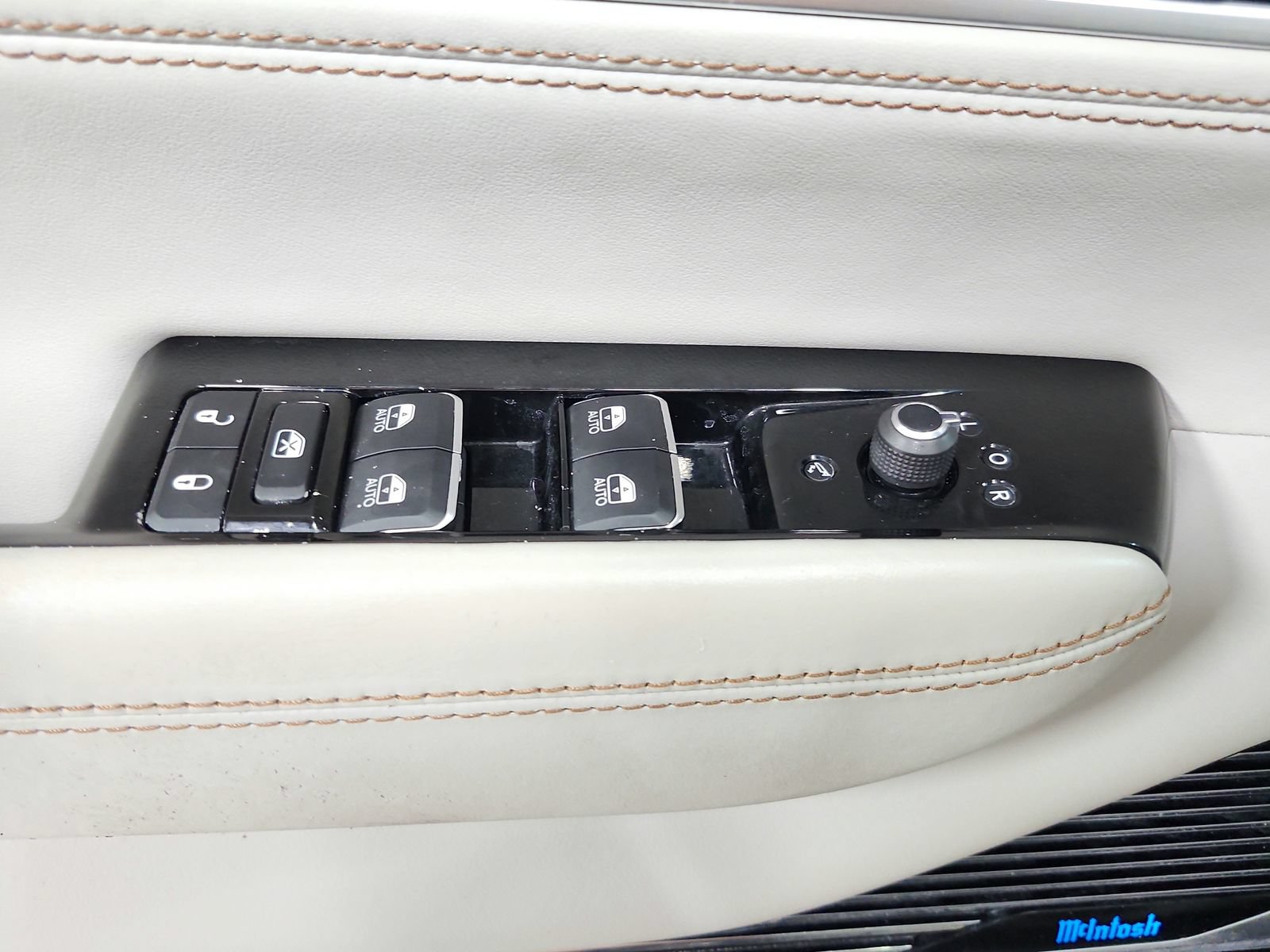 Used 2023 Jeep Grand Wagoneer L Series II AWD/4WD image 32