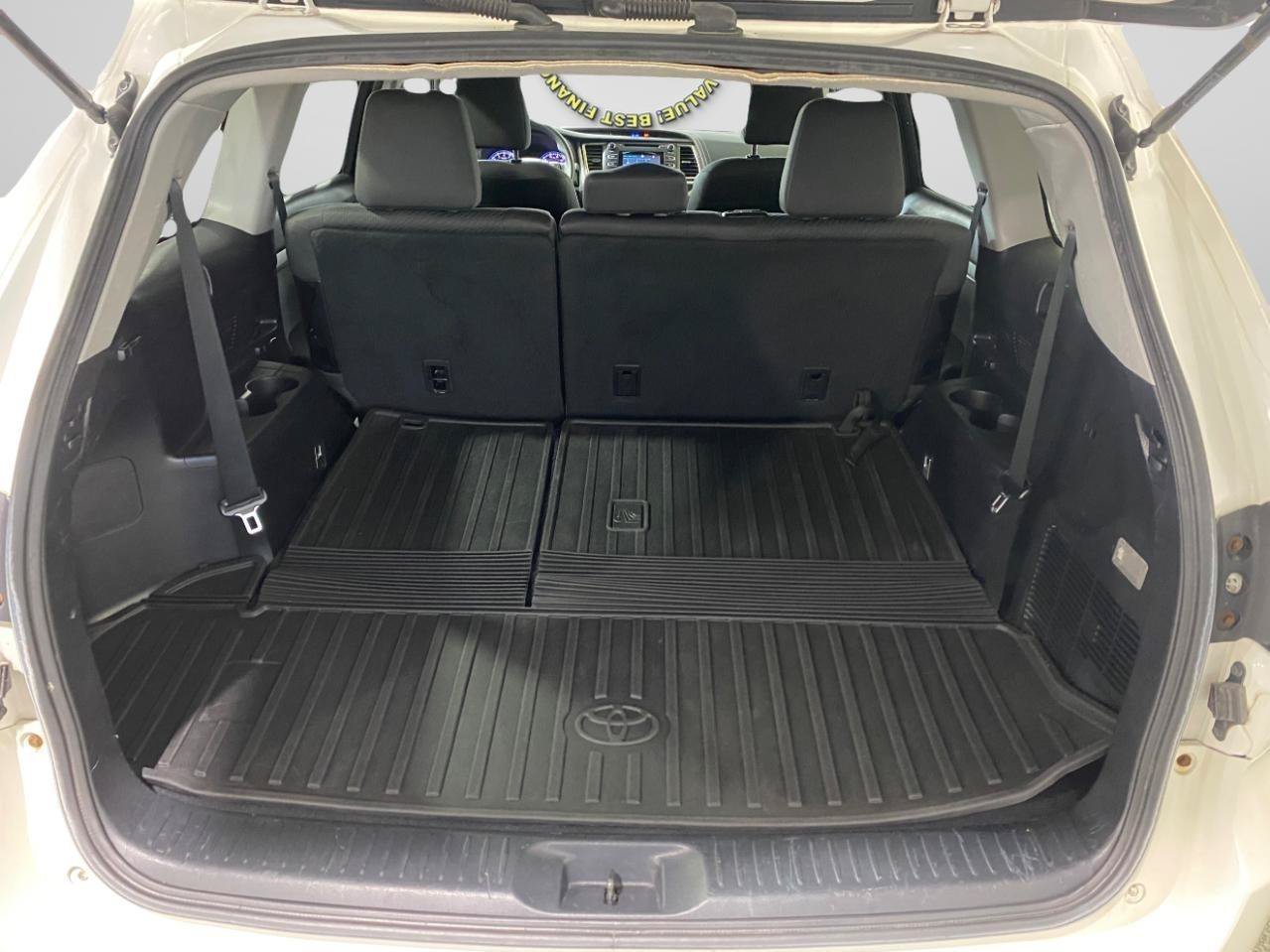 Used 2014 Toyota Highlander LE AWD/4WD image 9