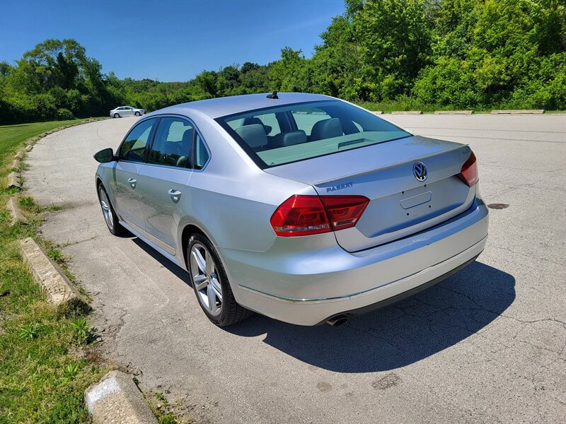 Used 2012 Volkswagen Passat 3.6 SEL Premium FWD image 9