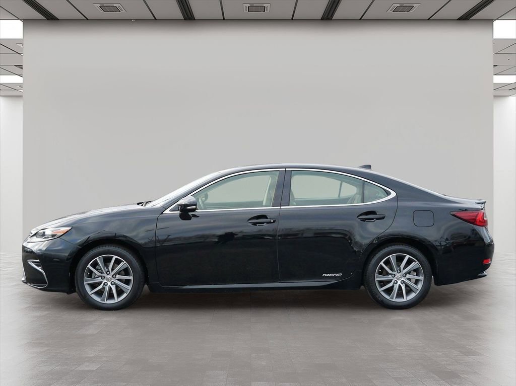Used 2016 Lexus ES 300h w/ Premium Package w/Wood Trim image 3