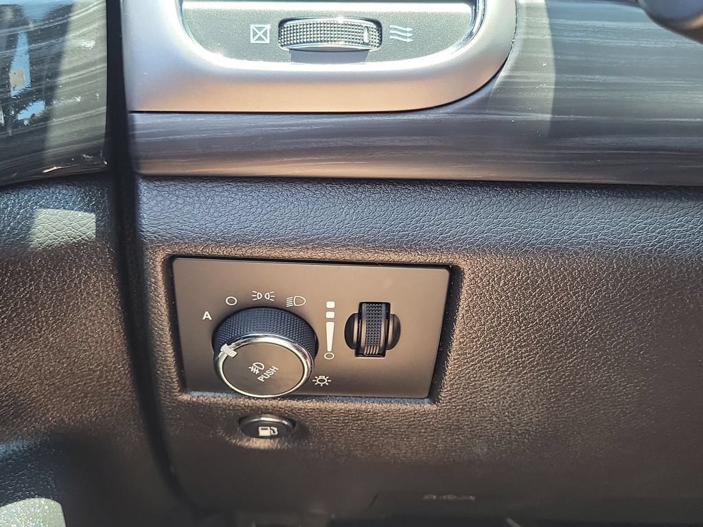 Used 2021 Jeep Grand Cherokee Laredo X AWD/4WD image 18