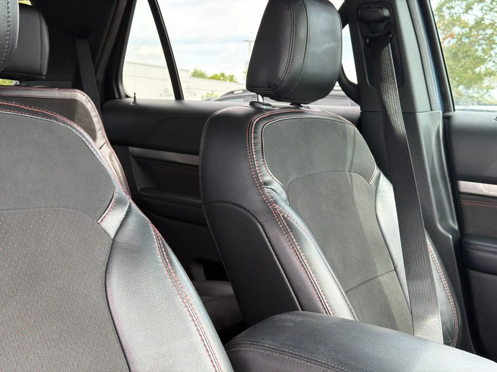 Used 2018 Ford Explorer XLT w/ Equipment Group 202A FWD image 38