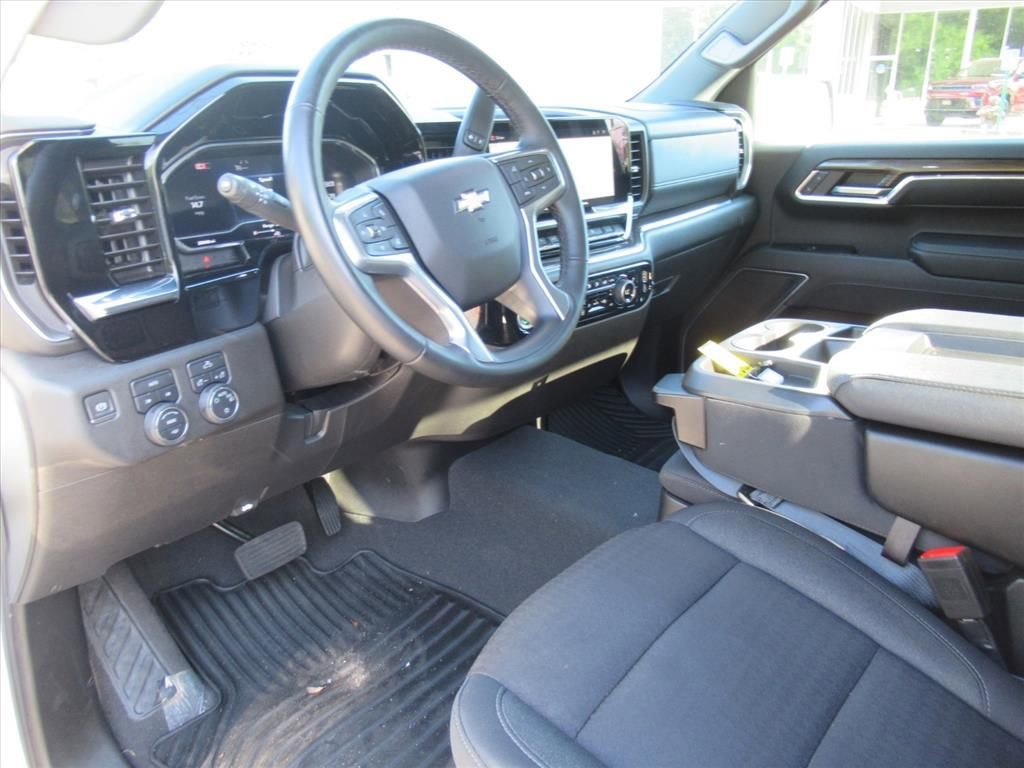 Used 2024 Chevrolet Silverado 1500 LT AWD/4WD image 15