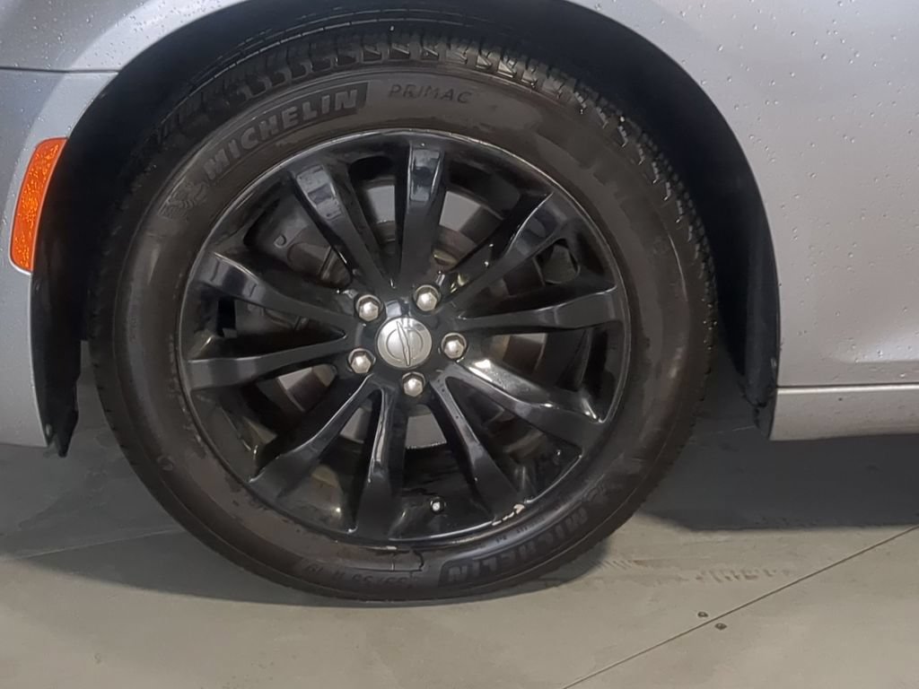 Used 2018 Chrysler 300 S w/ 300S Premium Group AWD/4WD image 17