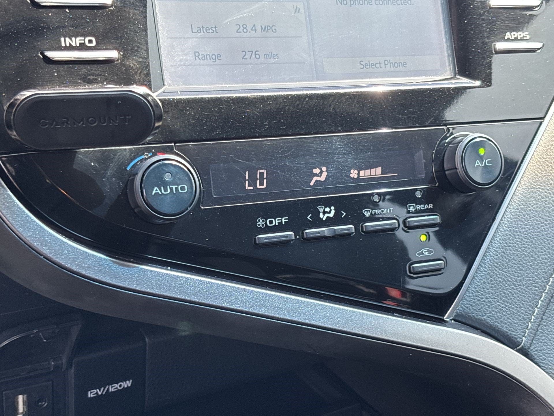 Used 2018 Toyota Camry SE FWD image 16