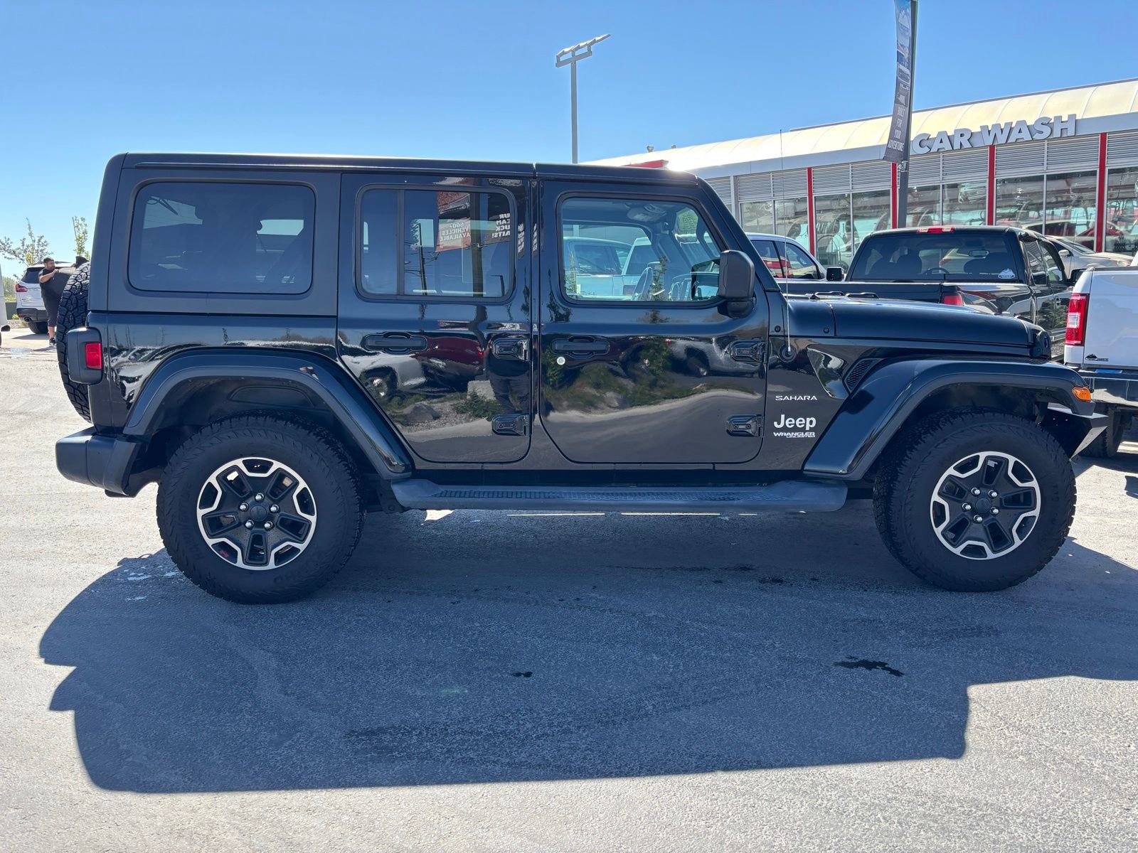 Used 2018 Jeep Wrangler Unlimited Sahara w/ Uconnect 4C Nav & Sound Group AWD/4WD image 5