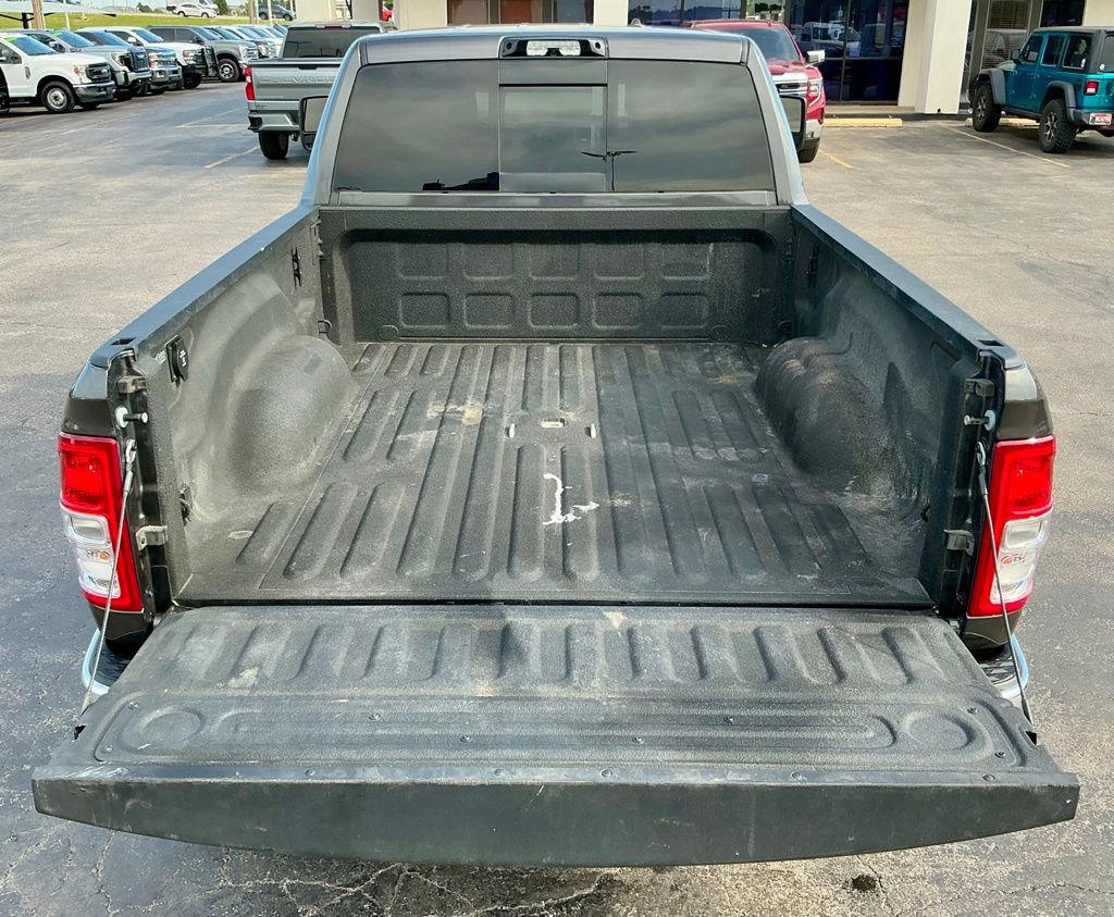 Used 2024 RAM 2500 Tradesman w/ Chrome Appearance Group AWD/4WD image 17