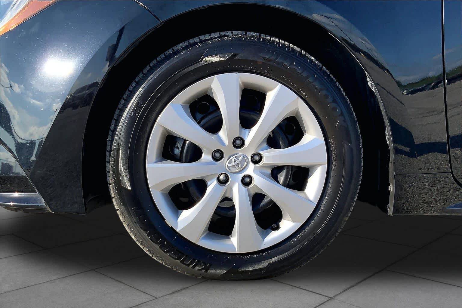 Used 2026 Toyota Corolla LE FWD image 11