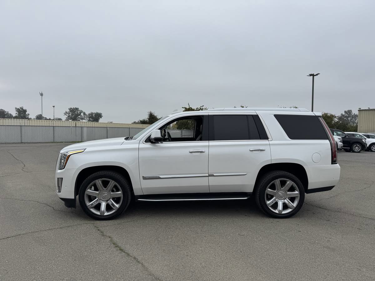 Used 2017 Cadillac Escalade Luxury image 7