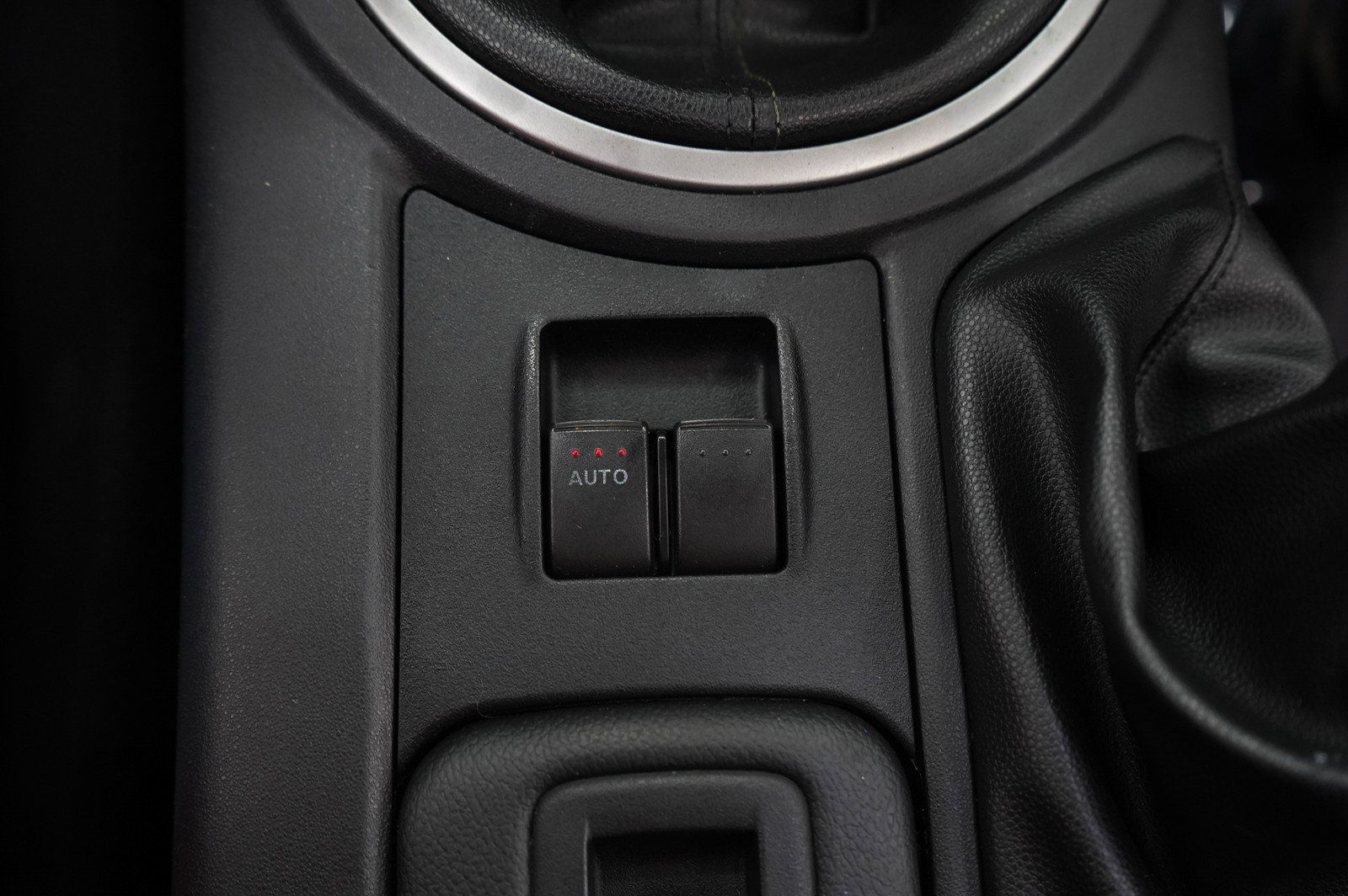 Used 2010 MAZDA MX-5 Miata Sport RWD image 18