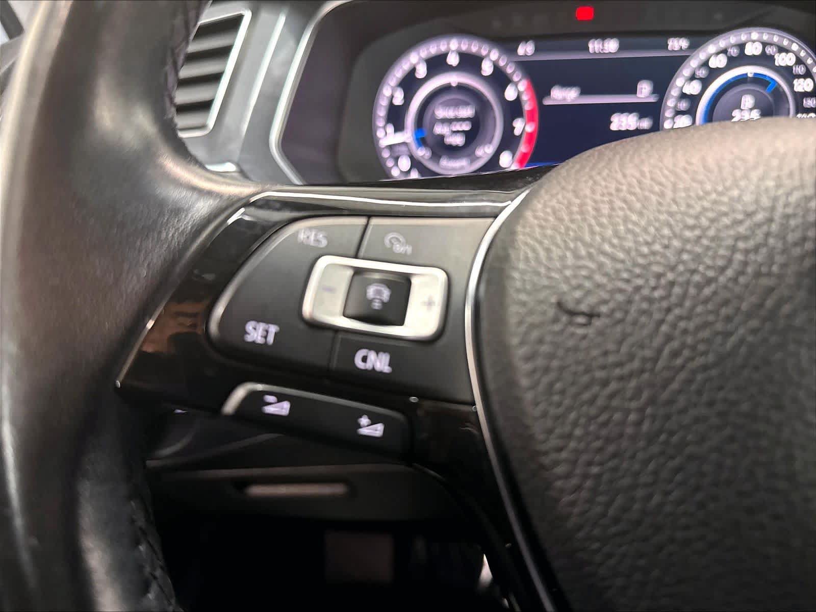 Used 2018 Volkswagen Tiguan SEL Premium AWD/4WD image 14