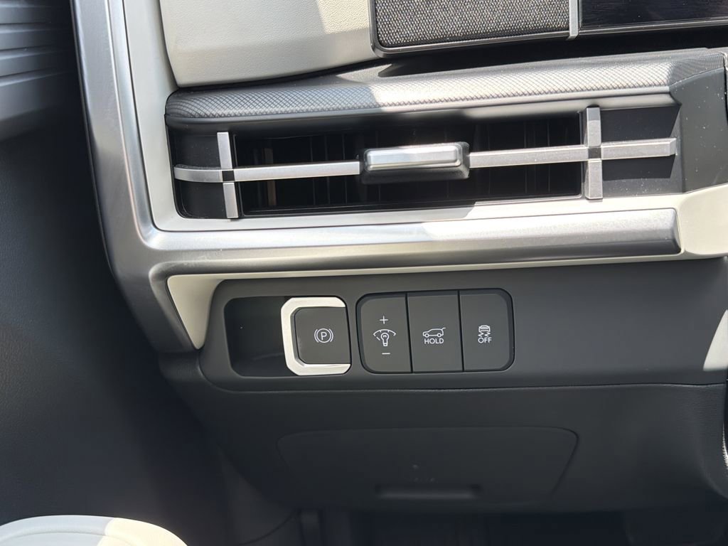 Used 2025 Hyundai Santa Fe SEL FWD image 26