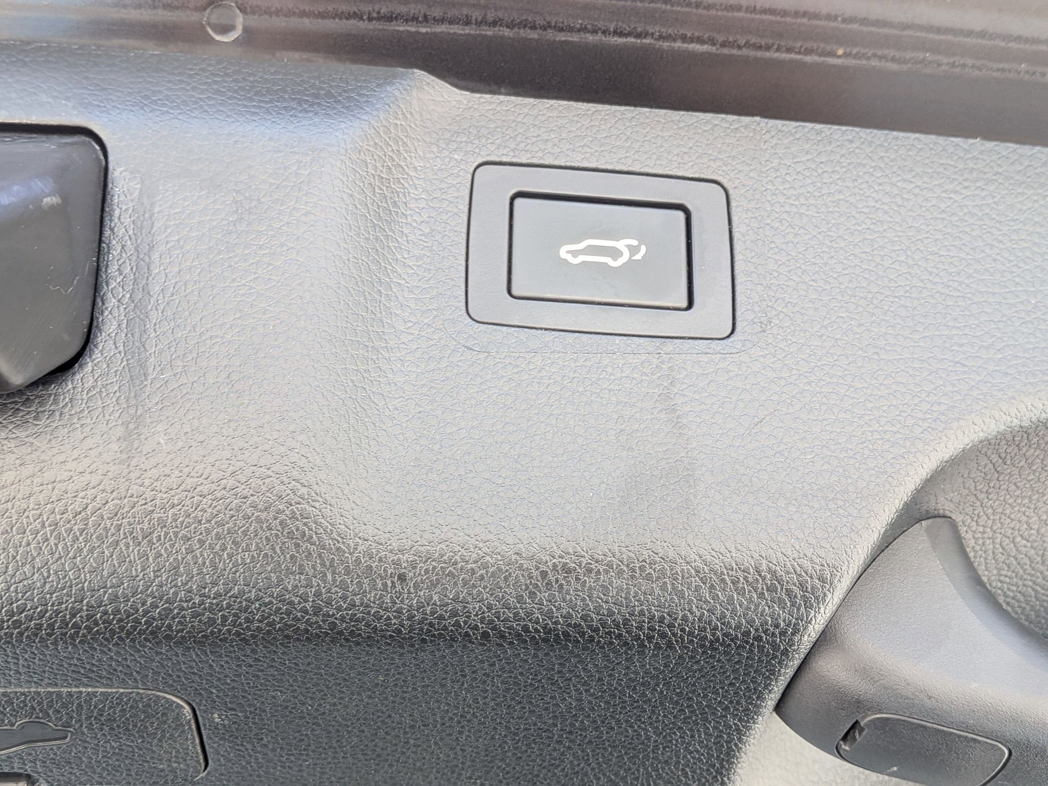 Used 2017 Hyundai Santa Fe Limited AWD/4WD image 26