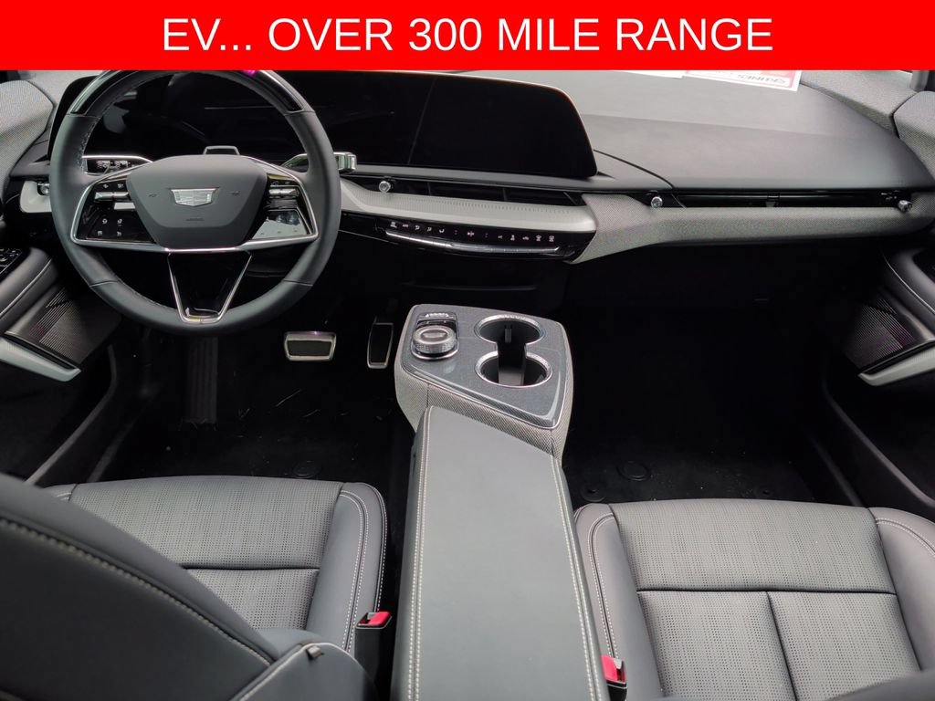 Used 2025 Cadillac Optiq Sport 2 w/ LPO, Floor Liner Package AWD/4WD image 18