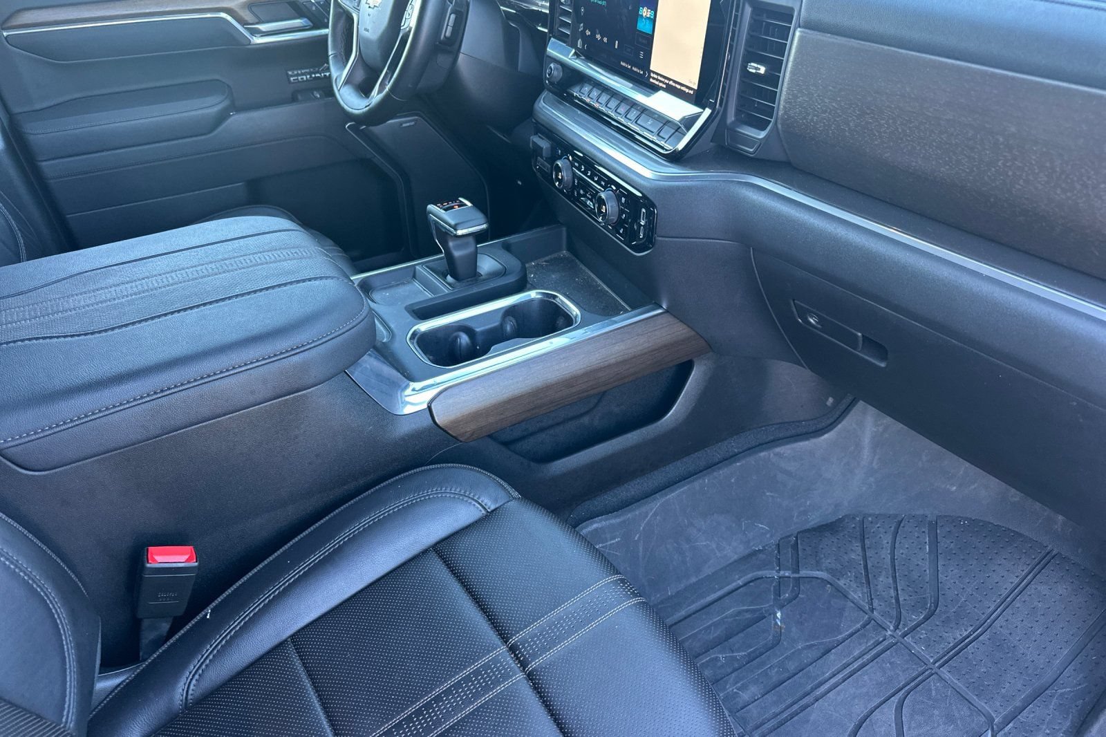 Used 2025 Chevrolet Silverado 1500 High Country AWD/4WD image 19