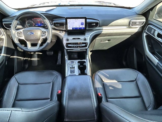 Used 2022 Ford Explorer XLT w/ Equipment Group 202A RWD image 4