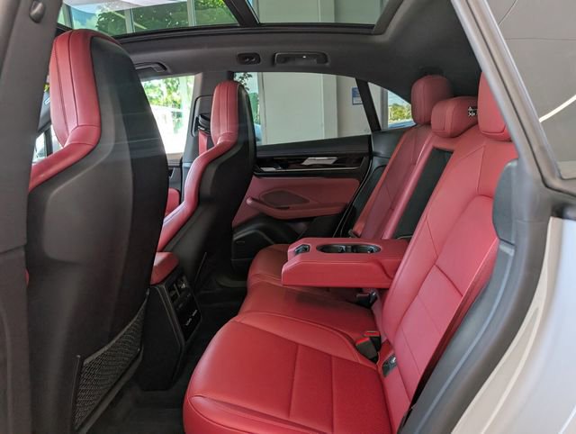 Used 2024 Porsche Macan 4 Electric image 8