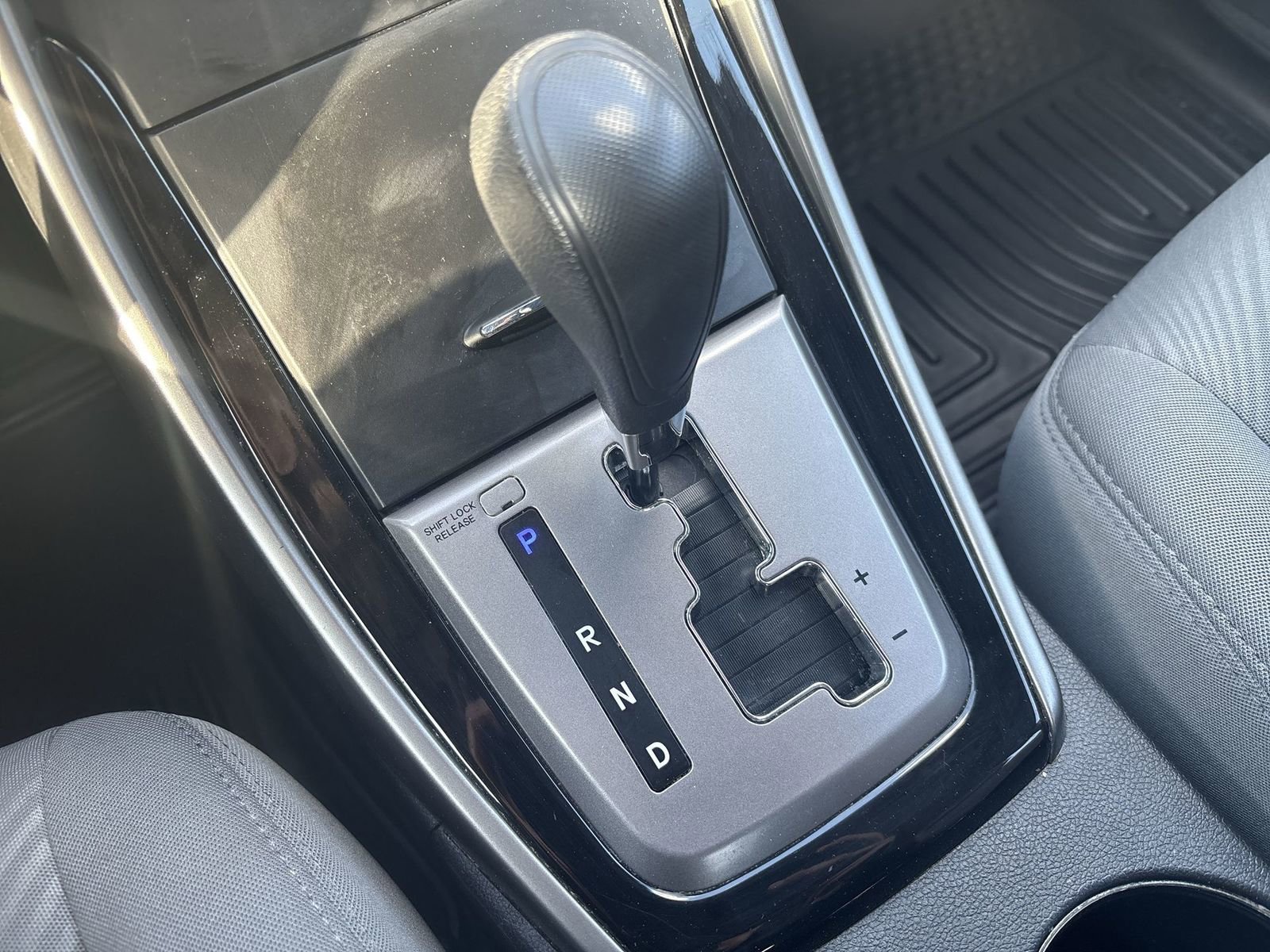 Used 2013 Hyundai Elantra GLS w/ Preferred Pkg FWD image 18