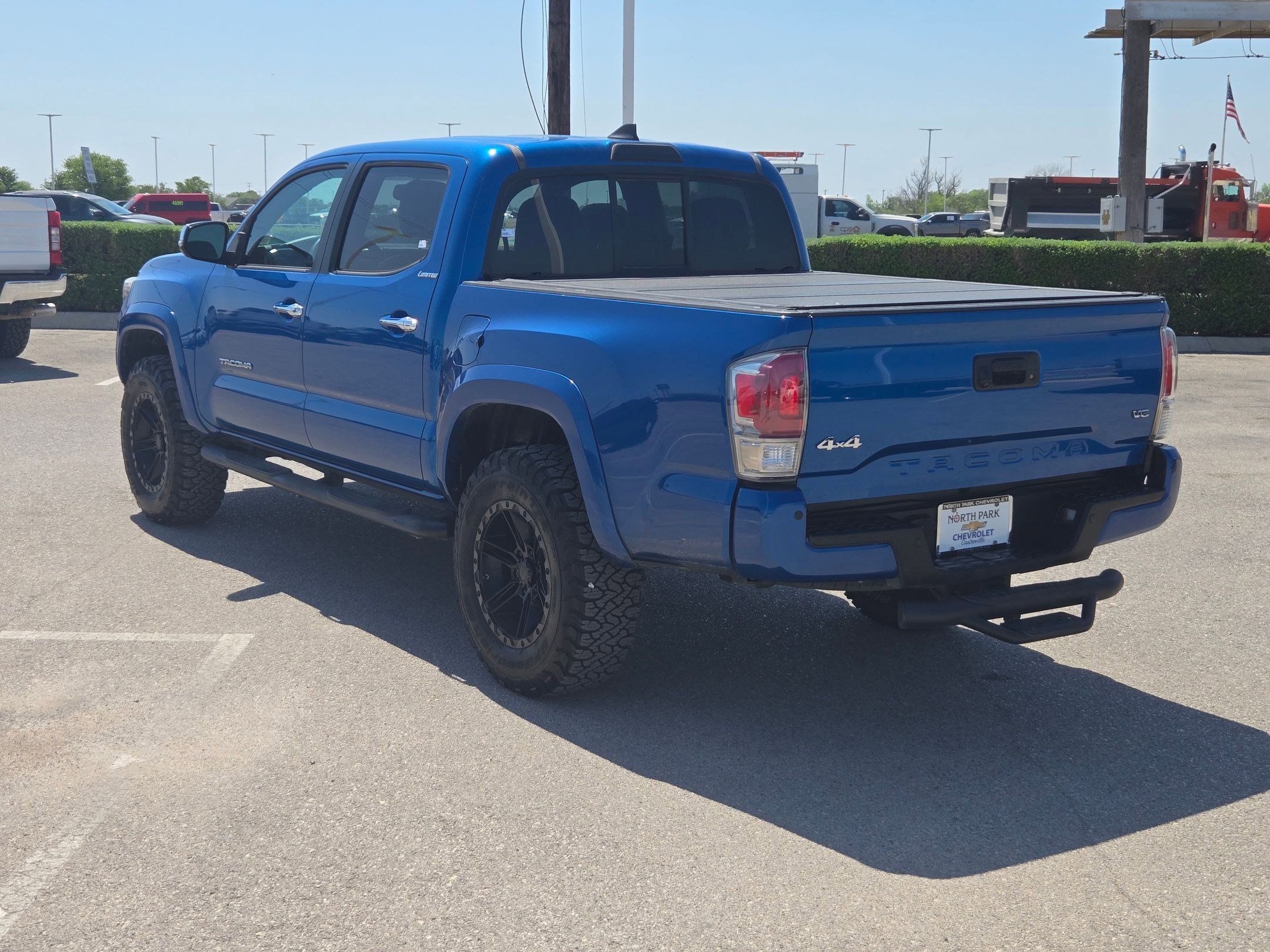 Used 2016 Toyota Tacoma Limited w/ Towing Package image 5