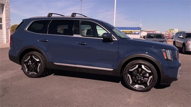 Used 2025 Kia Telluride S image 3