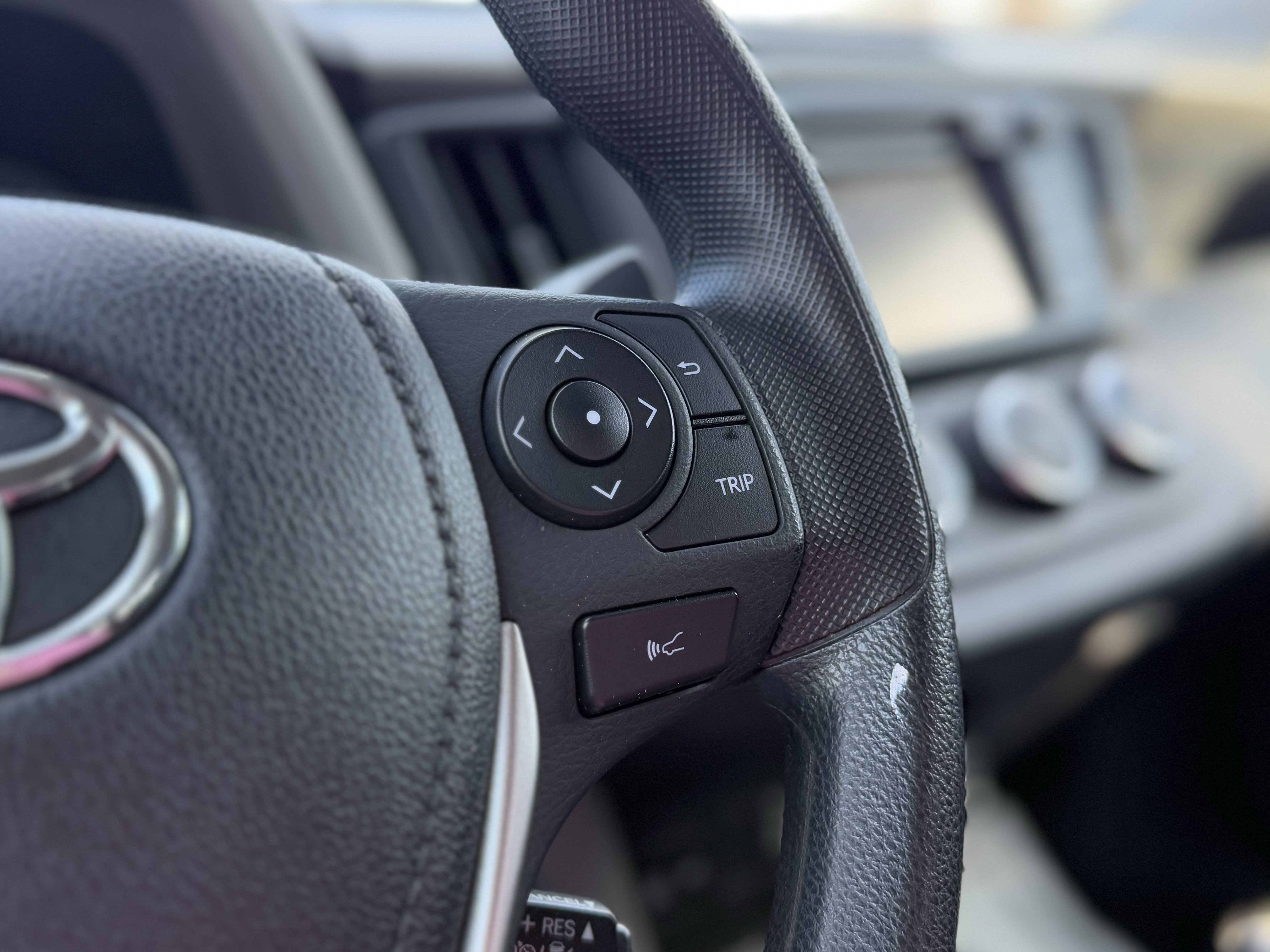 Used 2018 Toyota RAV4 LE image 16