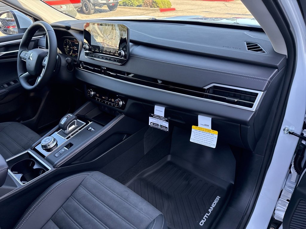 New 2025 Mitsubishi Outlander SE image 21