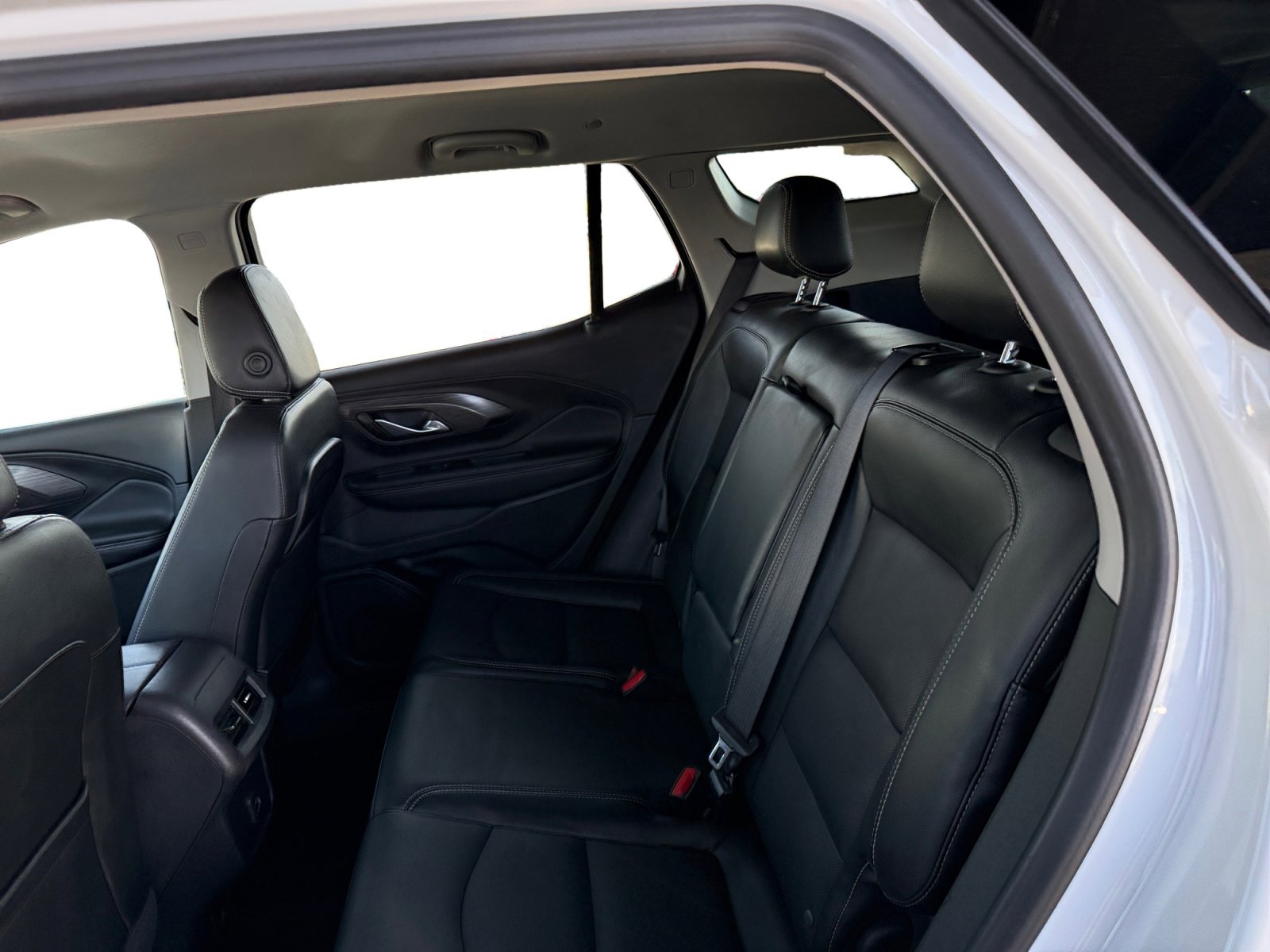 Used 2023 GMC Terrain SLT image 11
