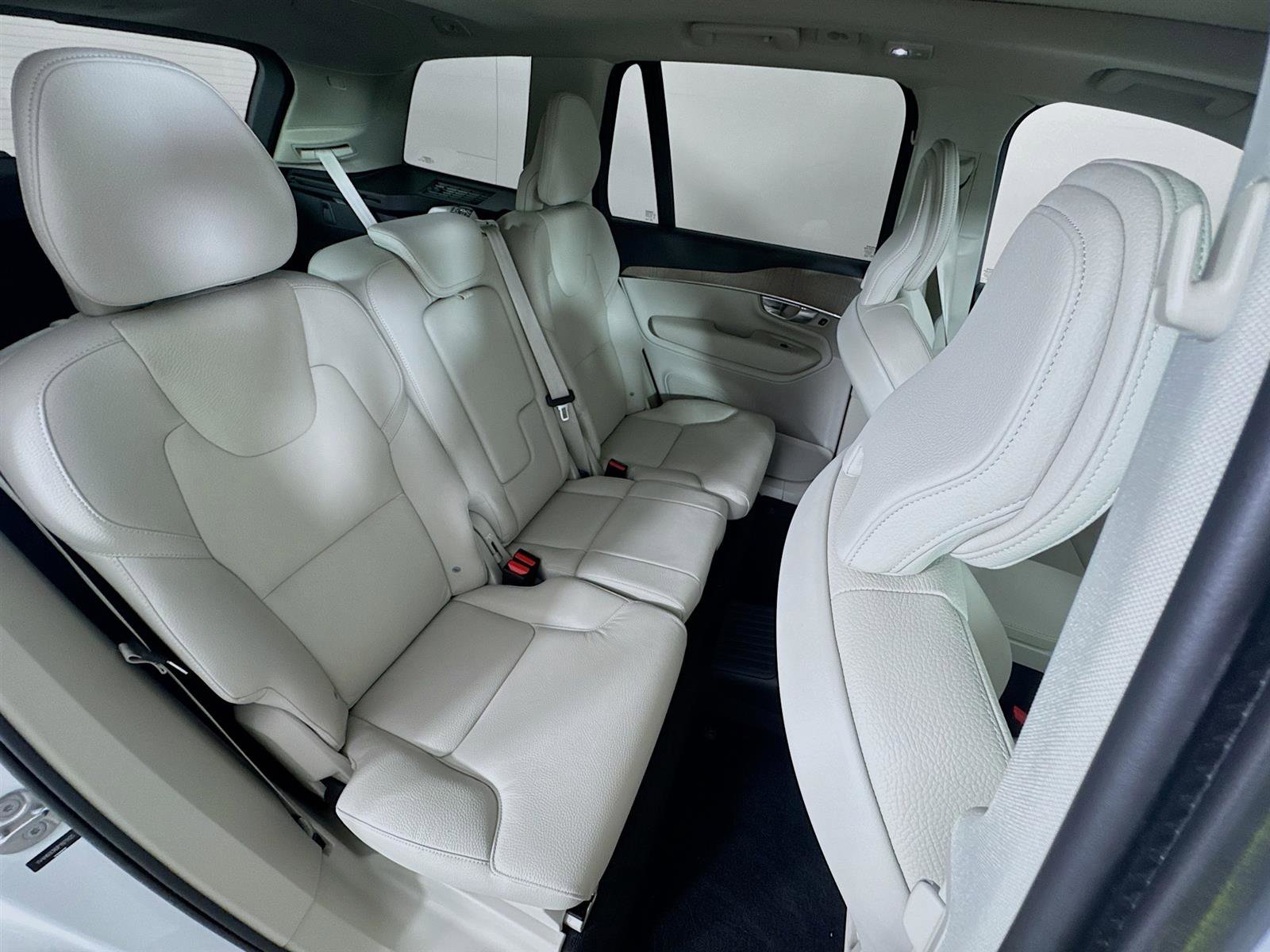 Used 2023 Volvo XC90 T8 Plus w/ Protection Package Premier image 30