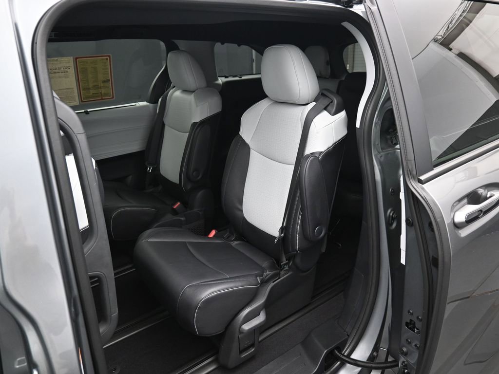 Certified 2026 Toyota Sienna XSE image 31