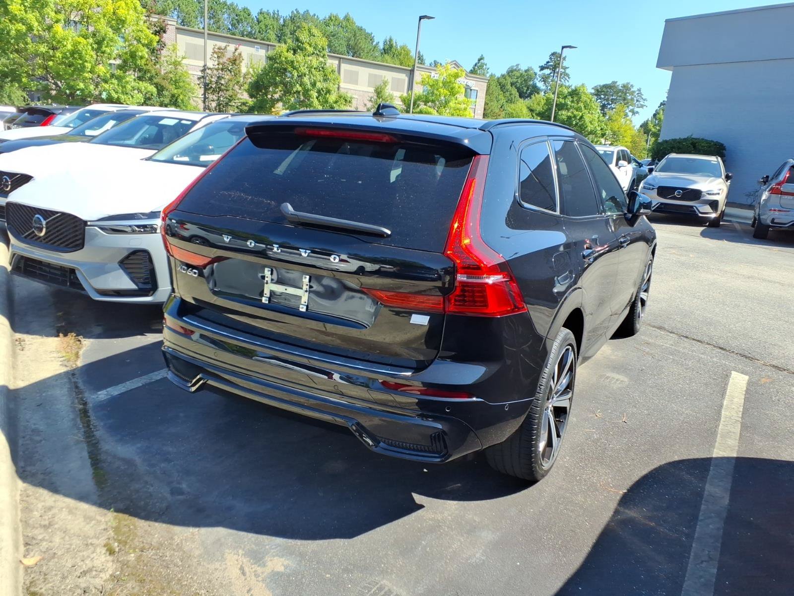 Certified 2024 Volvo XC60 T8 Ultimate w/ Protection Package Premier AWD/4WD image 8