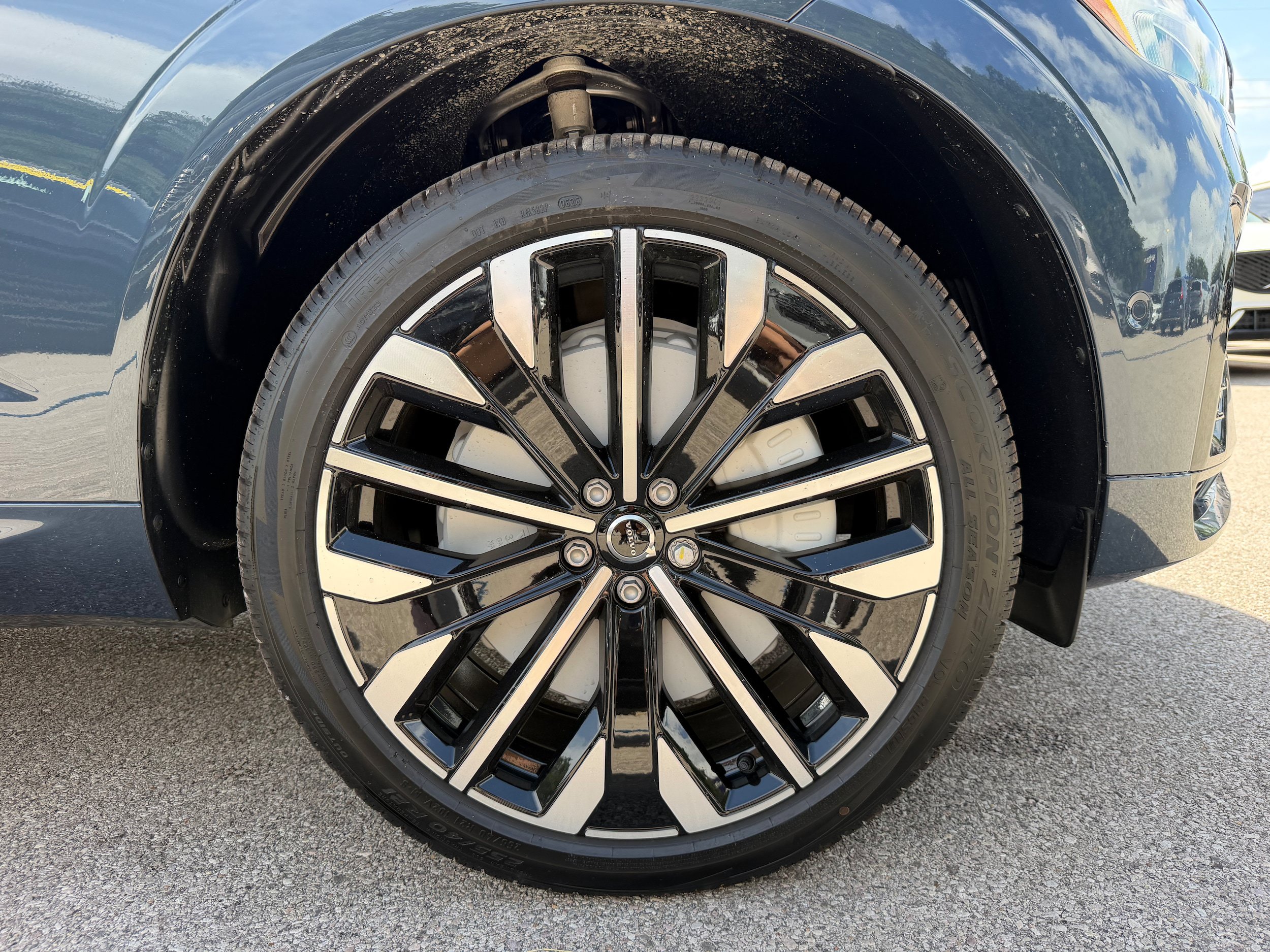 New 2026 Volvo XC60 T8 Ultra w/ Protection Package Premier AWD/4WD image 7