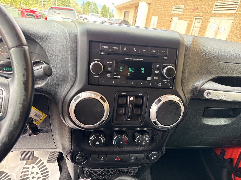 Used 2015 Jeep Wrangler Unlimited Rubicon w/ Connectivity Group AWD/4WD image 18
