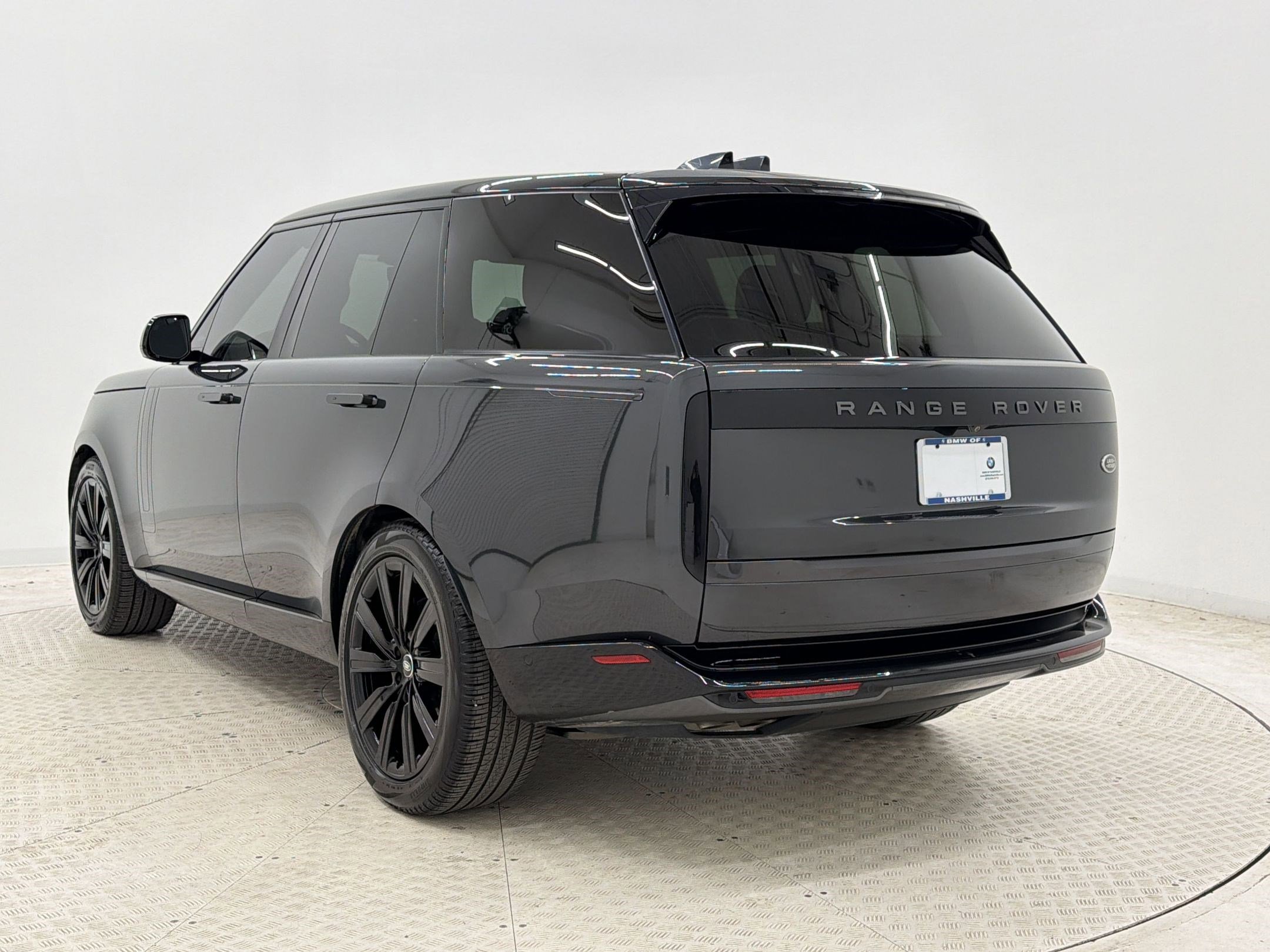 Used 2023 Land Rover Range Rover SE image 3