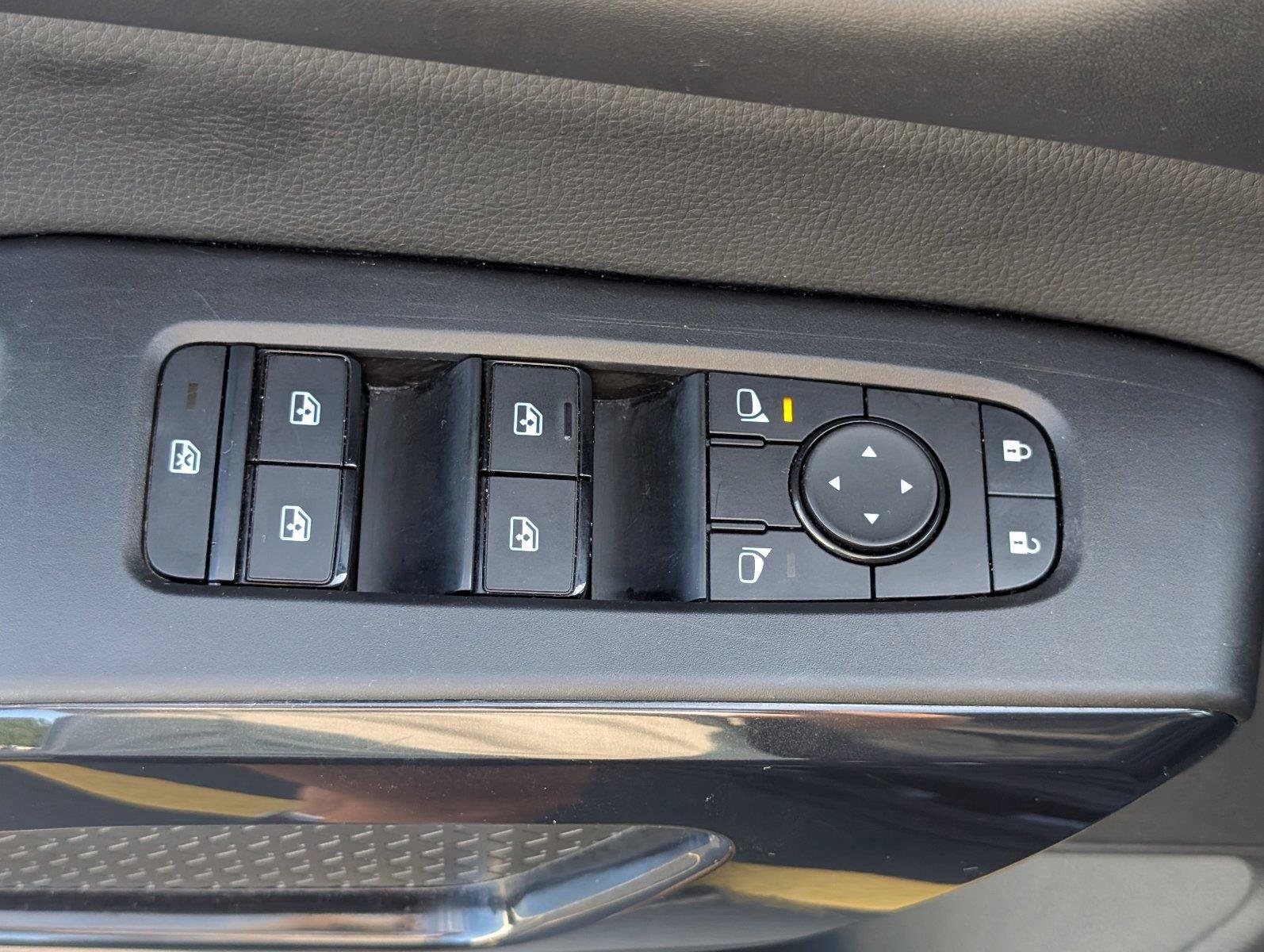 Used 2025 Nissan Pathfinder SV FWD image 19