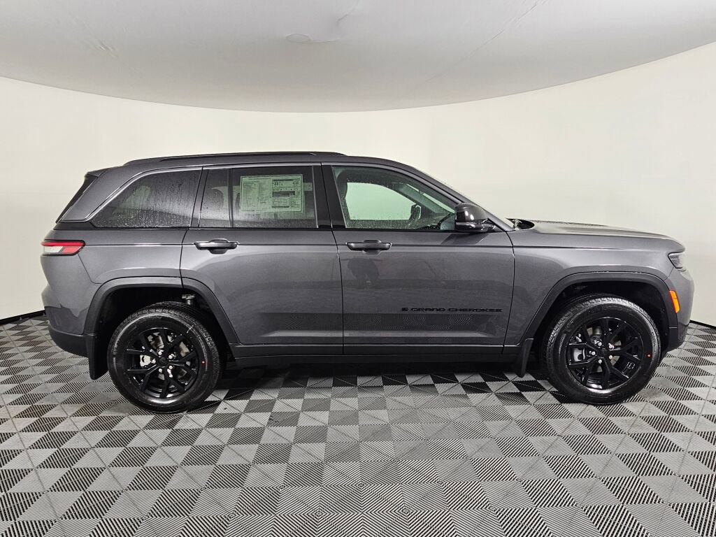 New 2026 Jeep Grand Cherokee Altitude image 3