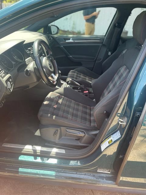 Used 2018 Volkswagen GTI SE FWD image 22