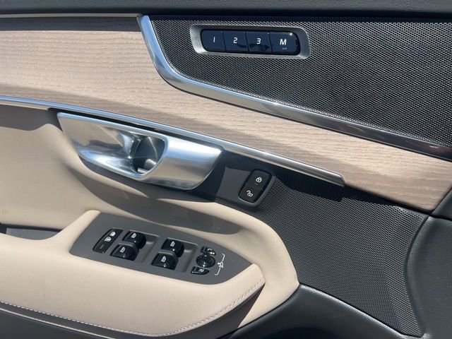 New 2026 Volvo XC90 B5 Core w/ Protection Package Premier image 23